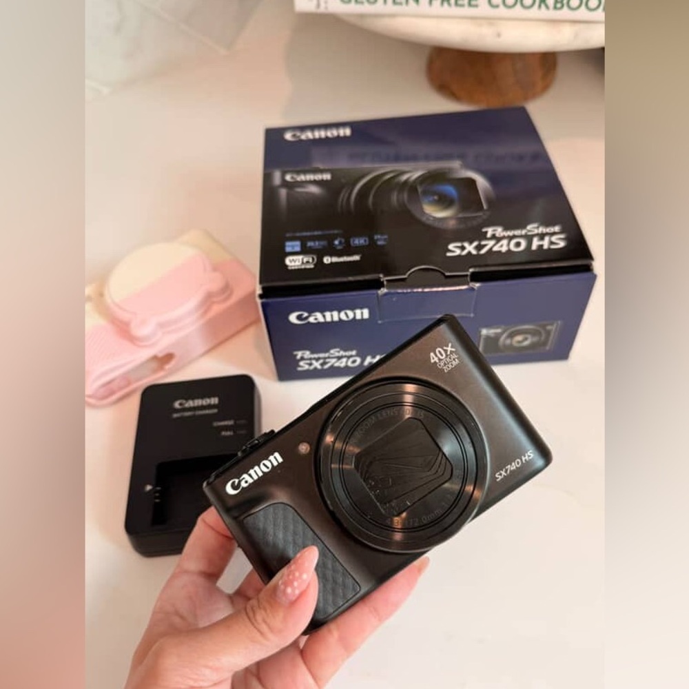 Canon PowerShot SX740 HS Compact Black Camera